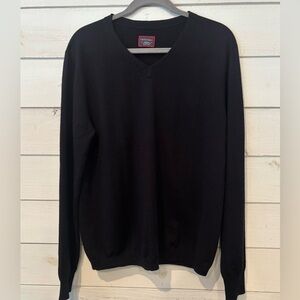 UNTUCKit  Sweater Men's Medium 100%
Merino Wool Navy V Neck Long Sleeve
Pullover